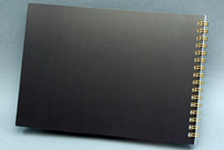 Romarchen　様オリジナルノート リング製本の台紙はブラックを使用。リングカラーはメタリックゴールド。