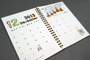 北澤  沙紀　様オリジナルノート 「本文オリジナル印刷」を利用して、冒頭にカレンダーを印刷。ダイアリーとしても活用できる。