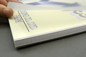 株式会社ユーイング　様オリジナルノート 「表紙特厚フィルム」でオリジナルノートの表紙をしっかりガード