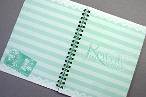 株式会社まちかどラボラトリー　様オリジナルノート イラストやロゴを使ってデザインしたオリジナル本文をグリーンのスポットカラー（特色）で印刷