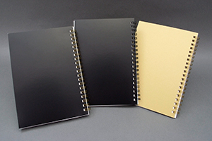 株式会社キューブ　様オリジナルノート オリジナルノートの台紙は「ブラック」 と「クラフト」