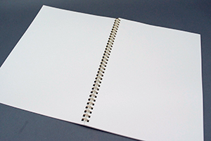 鈴木  奈津未　様オリジナルノート 「お絵かきしまちょう」は本文用紙に画用紙を使用しています