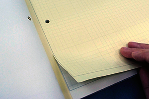 奈良県立医科大学　様オリジナルノート 「本文ミシン加工」でノートを切り取って、ファイリングするのに便利な「本文穴あけ加工」でノートを保管