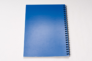 有限会社リアライズユー　様オリジナルノート オリジナルノートの台紙は「ブルー」