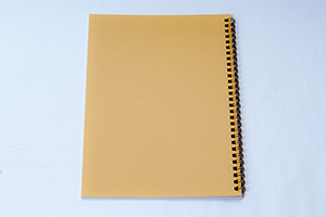 柏市立第一小学校　様オリジナルノート オリジナルノートの台紙はベーシックな印象の「クラフト」。リングカラーは「ゴールド」。