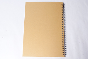 波多野  敦　様オリジナルノート オリジナルノートの裏表紙は基本仕様で選べるクラフト台紙。表紙とマッチしています。