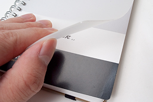有限会社ice-images　様オリジナルノート 表紙のキズや折れ、汚れを防ぐ「表紙カバーフィルム」。こちらは特厚フィルム（半透明）。